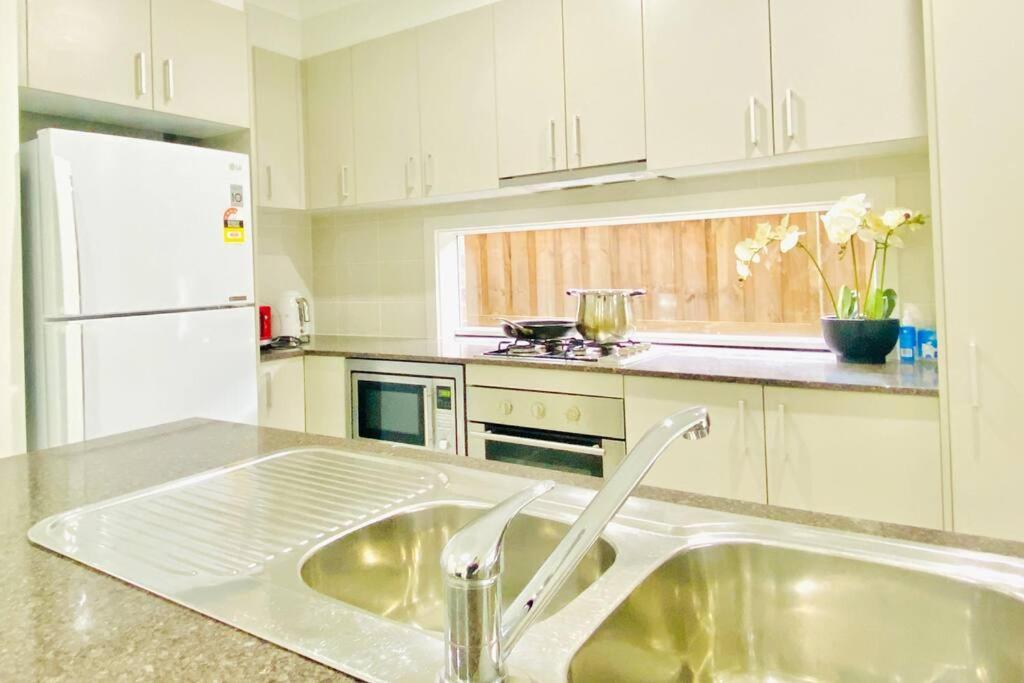 Kellyville 5Br Near Park And Shopping Mall エクステリア 写真
