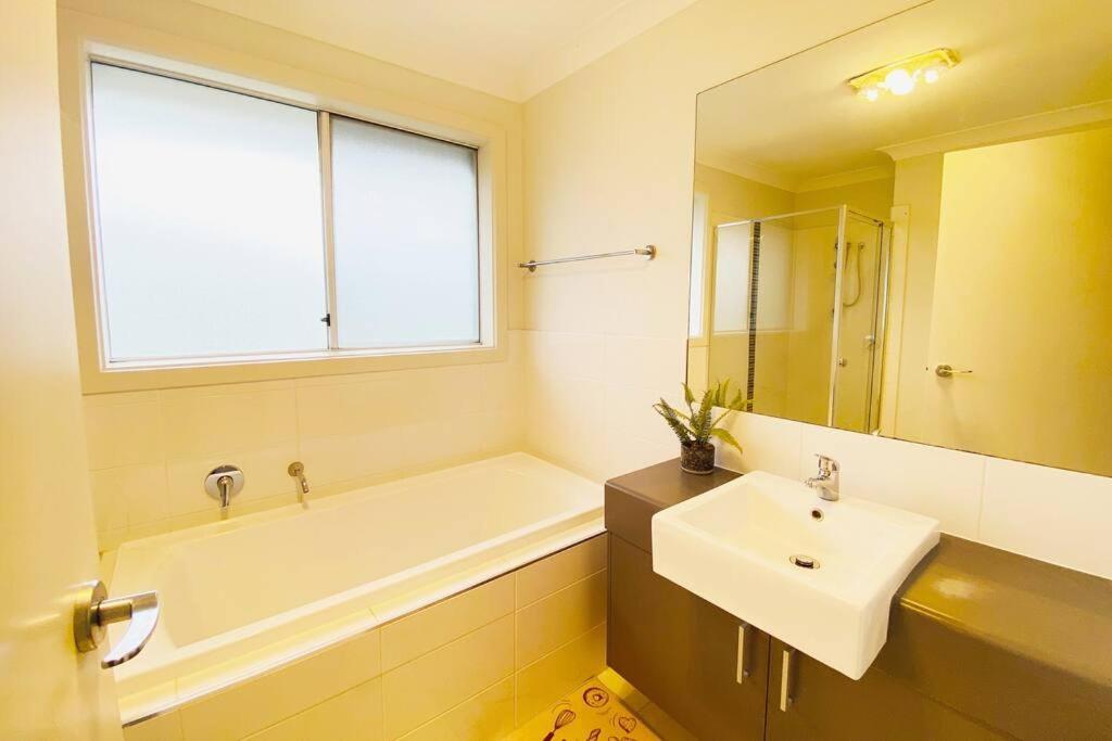 Kellyville 5Br Near Park And Shopping Mall エクステリア 写真