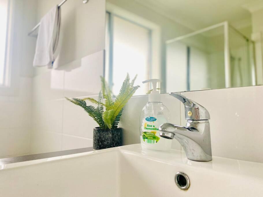 Kellyville 5Br Near Park And Shopping Mall エクステリア 写真
